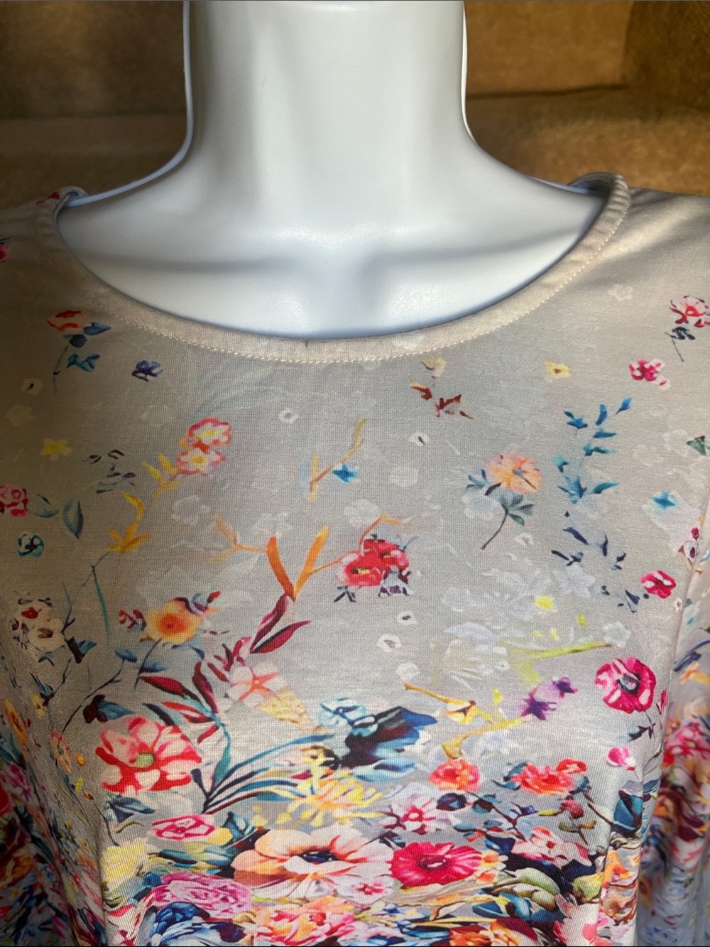 Light Gray Floral Scoop-Neck Tunic Top - Soft Casual Fit in Size Large
